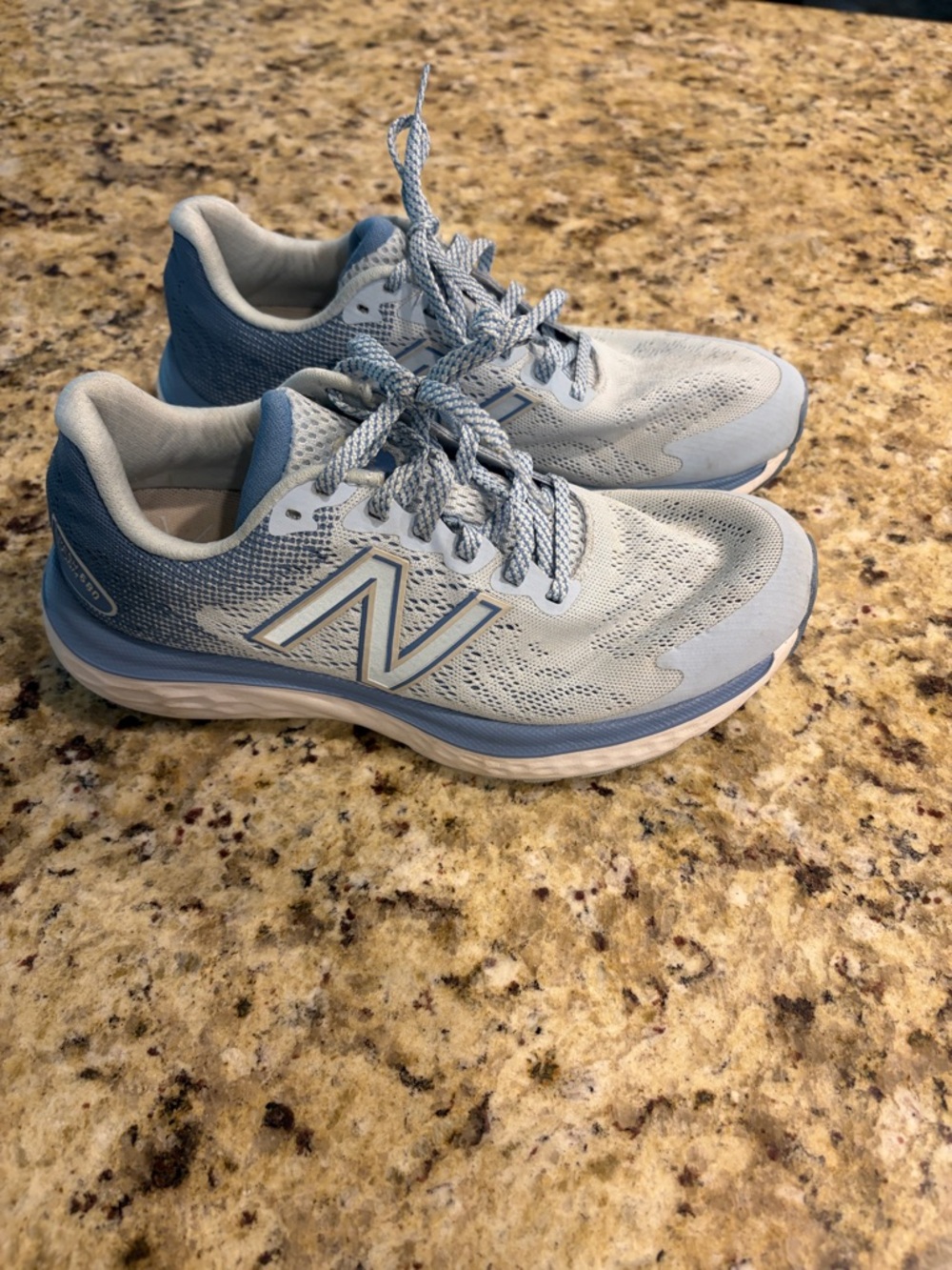 New Balance Fresh Foam 680 v7 (W680LB7)  sz 6.5